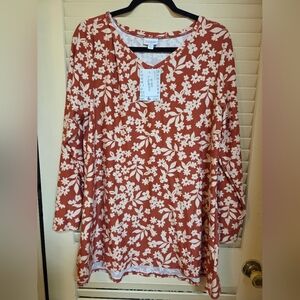 LuLaRoe Elizabeth. Large. Floral V-Neck Top in Rust and Cream.